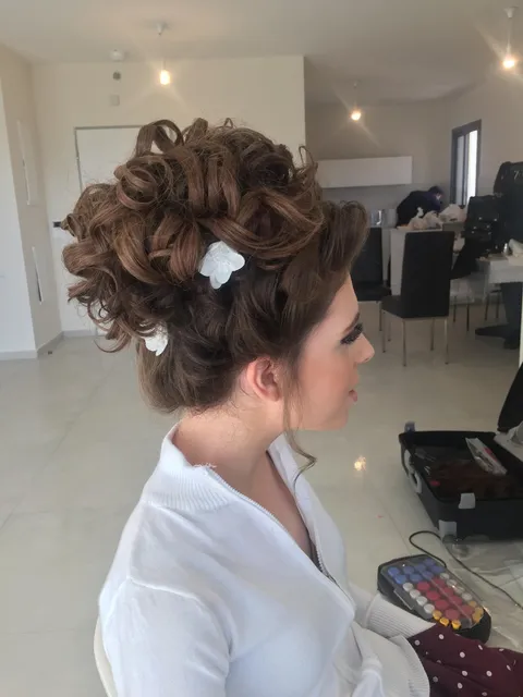 תסרוקת אסופה