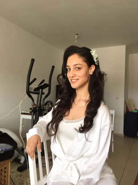 תסרוקות שרון פור חצי אסוף חצי פזור