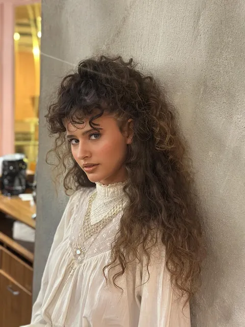 תסרוקת תלתלים טבעיים לכלה בסגנון בוהו - שרון פור